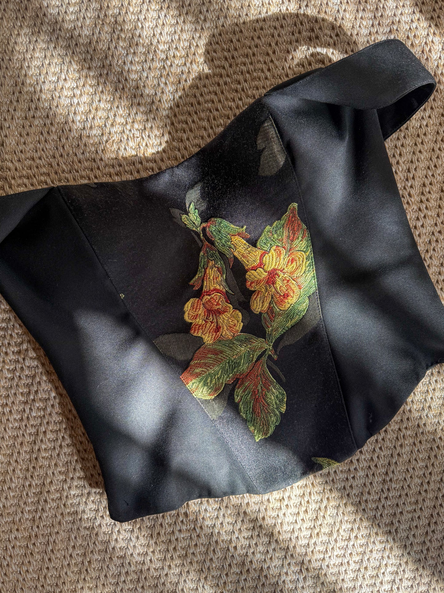 ARTEMISA / Jardin Oscuro
