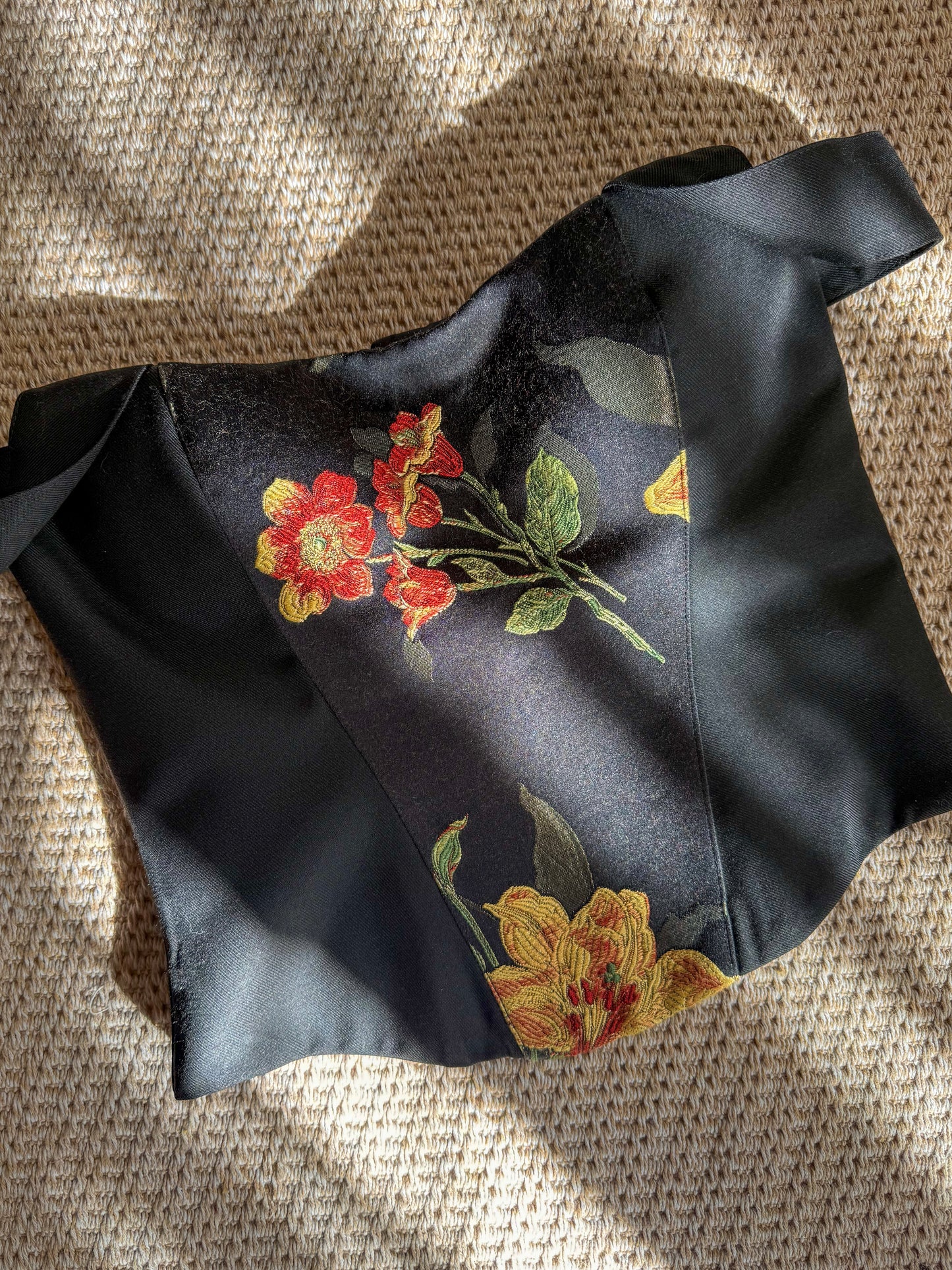 ARTEMISA / Jardin Oscuro