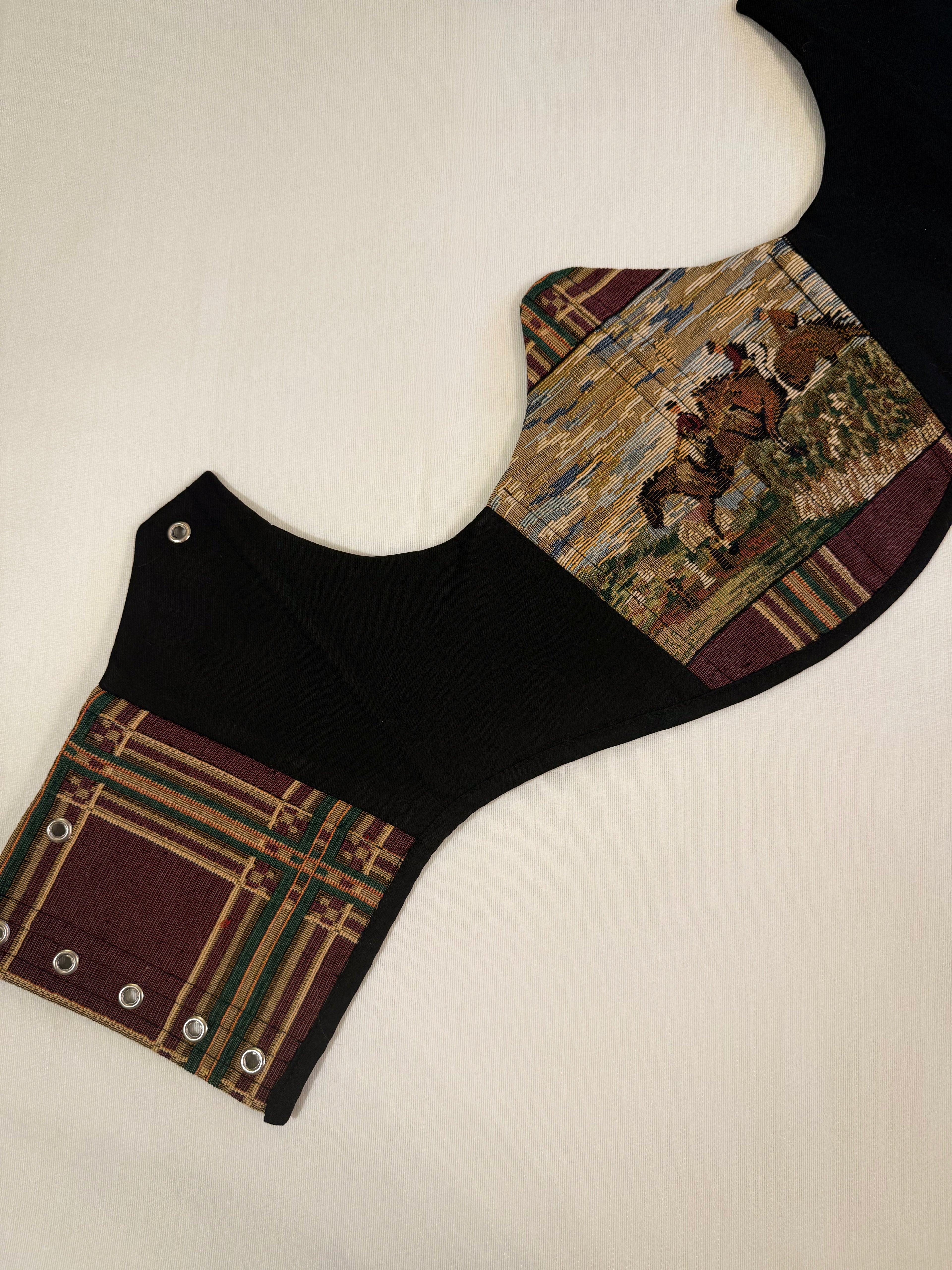 UNDERBUST / Galería