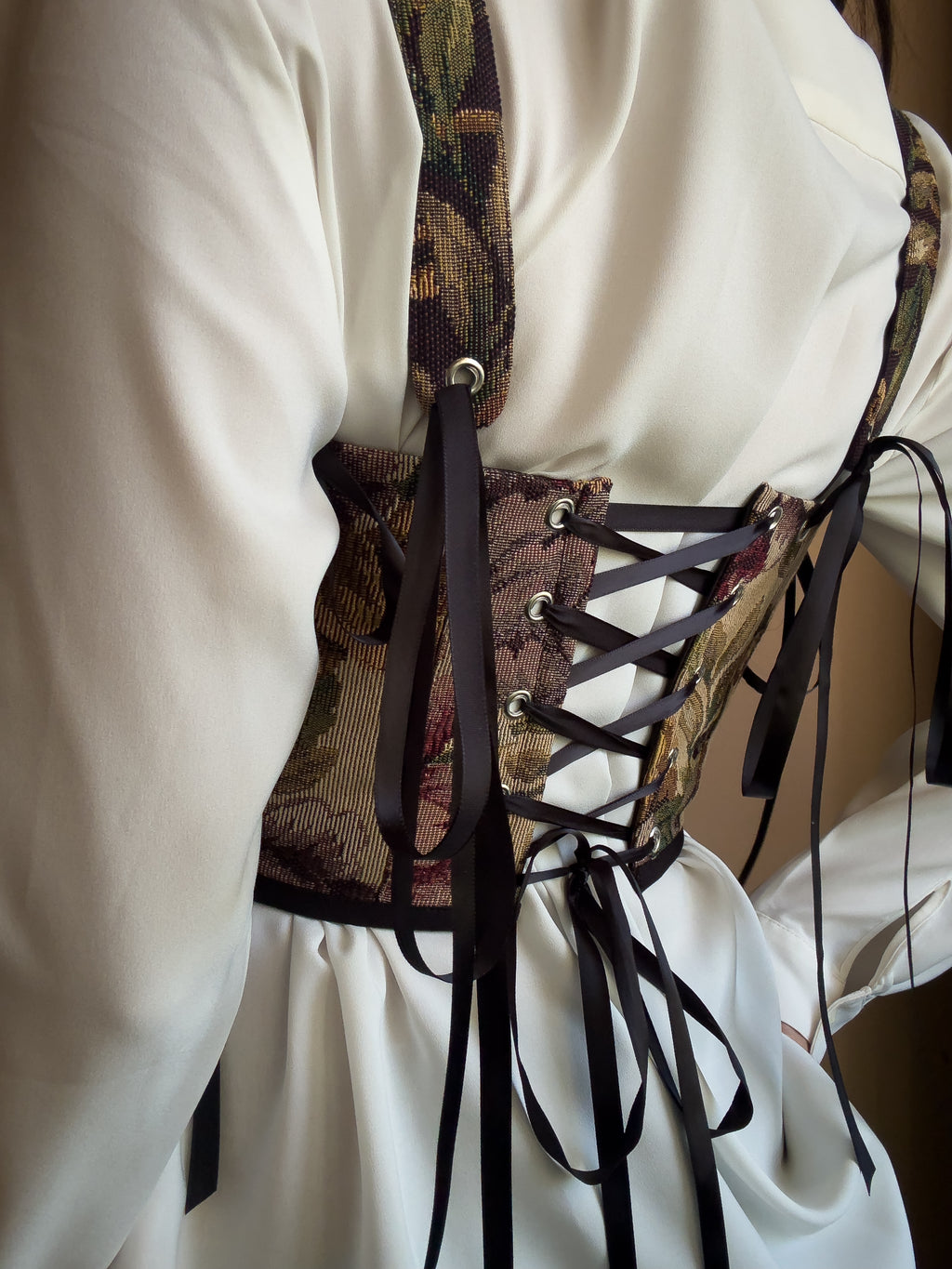UNDERBUST / Eden