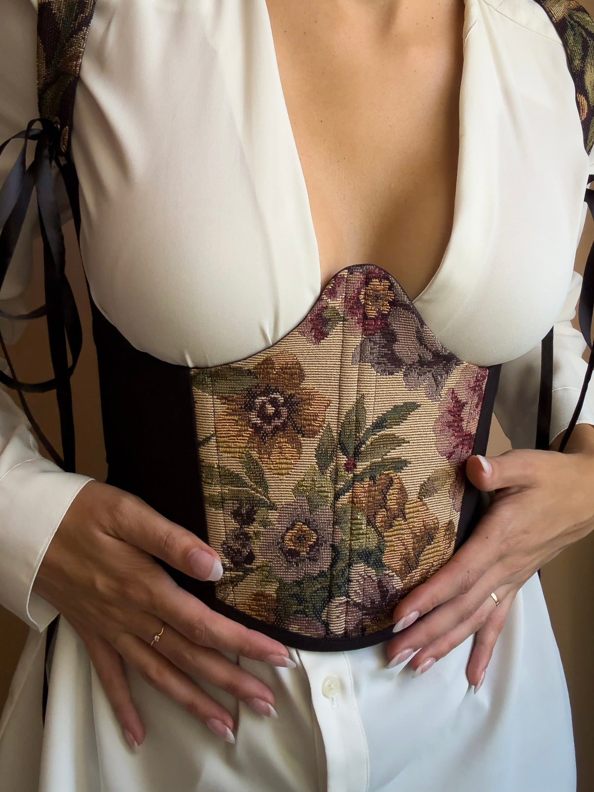 UNDERBUST / Eden